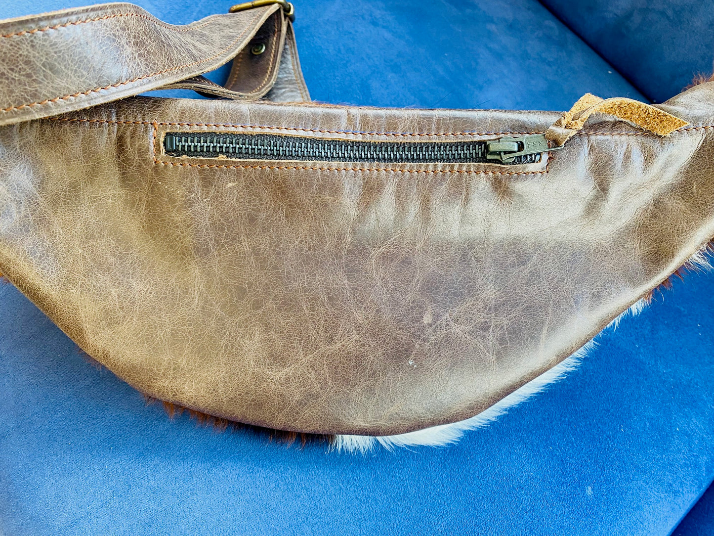 Sac banane peau de vache à poils